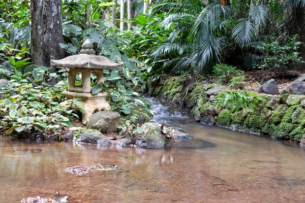 Típico Parque Asiático Con Río Tranquilo Que Fluye Entre Densa — Foto de Stock