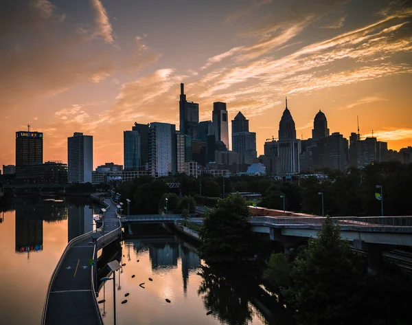 Une Belle Vue Des Bâtiments Coucher Soleil Dans Centre Philadelphie — Photo