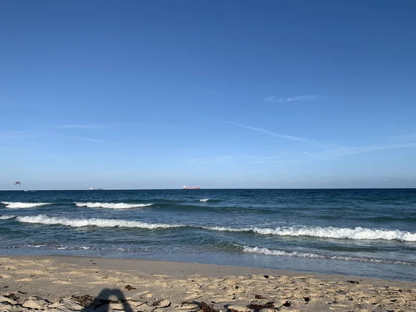 Beautiful Shot Waves Shore Sunny Day — Stock Photo, Image