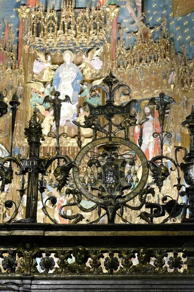Вертикальный Снимок Храмовых Украшений Севильском Соборе Испания — стоковое фото