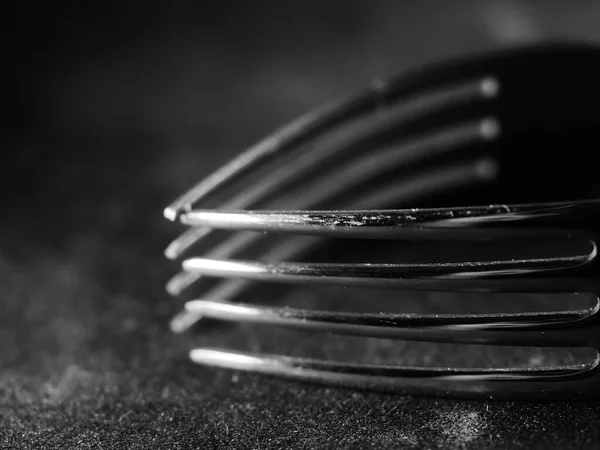 Een Close Shot Van Twee Metalen Vorken Een Zwarte Stof — Stockfoto