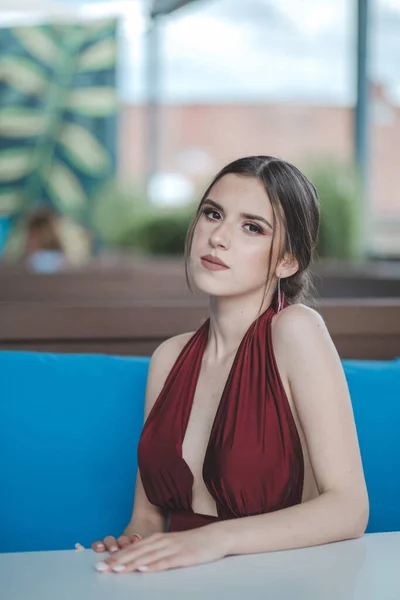 Beautiful Sexy Caucasian Woman Red Backless Gown Sitting Outdoor Cafe — Stock Photo, Image
