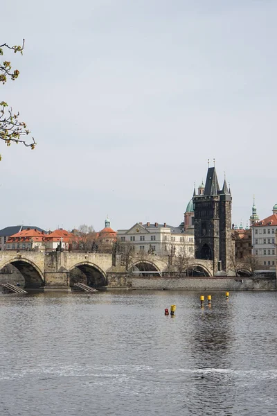 Una Hermosa Toma Del Puente Carlos Sobre Río Moldau Vltava —  Fotos de Stock