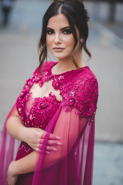 Vertical Shot Beautiful White Caucasian Woman Posing Blurred Background — Zdjęcie stockowe