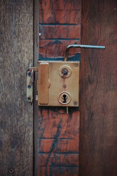 Vertical Shot Vintage Lock Wooden Gate — Stock Photo, Image