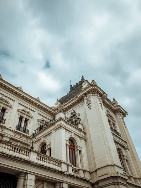 Eine Flache Aufnahme Eines Historischen Gebäudes Gotischen Stil — Stockfoto