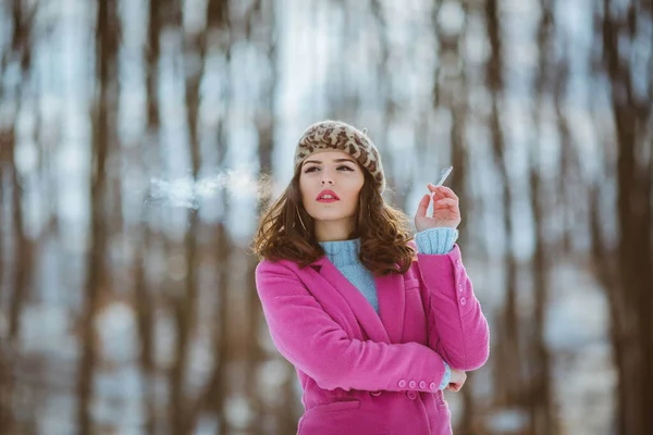 Young Brunette Girl Holding Cigarette Fashionable Winter Outfit Standing Snowy — 스톡 사진