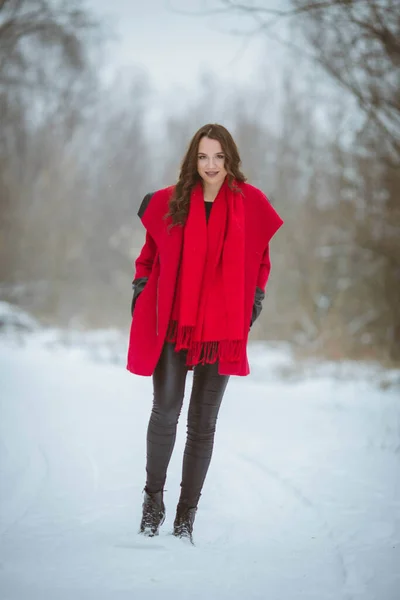 Een Volledig Lichaam Shot Van Een Jonge Brunette Meisje Dragen — Stockfoto