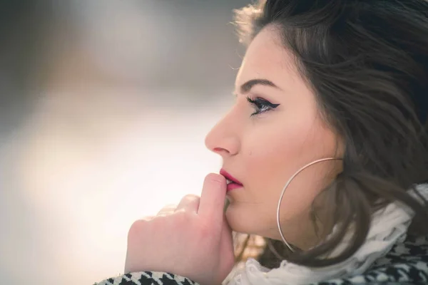 Side Profile Young Pensive Brunette Girl Lost Thoughts Standingg Winter — Fotografia de Stock