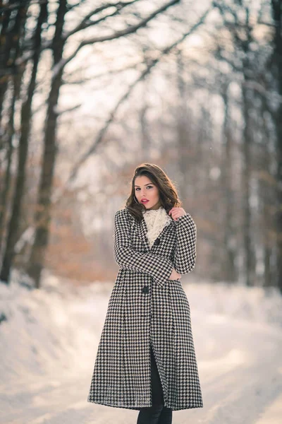 Full Body Shot Young Brunette Girl Stylish Winter Outfit Posing — 스톡 사진