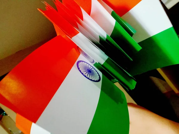 Primer Plano Una Mano Sosteniendo Banderas Indias —  Fotos de Stock