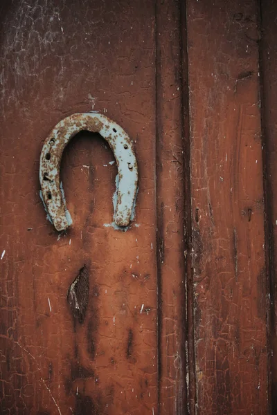 Vecchio Ferro Cavallo Appeso Alla Parete Legno — Foto Stock