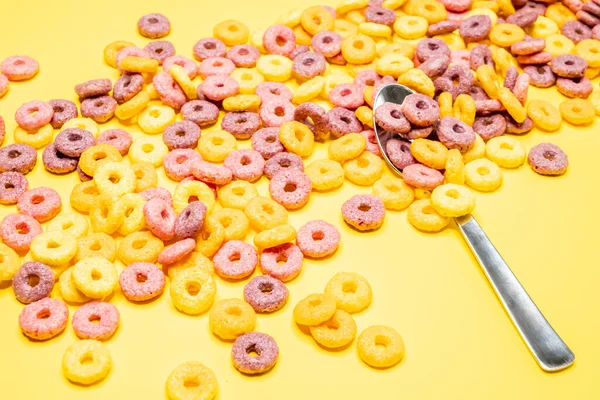 Primer Plano Delicioso Cereal Con Una Cuchara Sobre Una Superficie —  Fotos de Stock