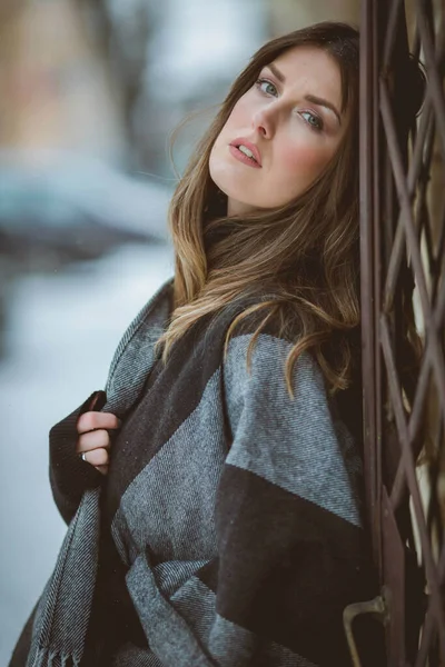 Portrait Young Woman Wearing Oversized Blanket Scarf Standing Next Metal — Stock Fotó