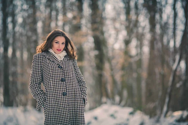 Young Brunette Girl Stylish Winter Outfit Posing Her Hands Pockets — Stock Fotó