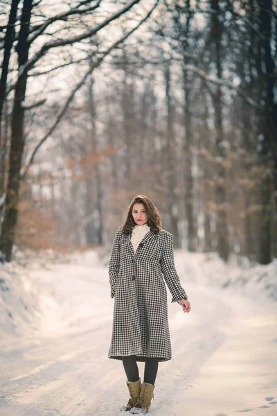 Full Body Shot Young Brunette Girl Stylish Winter Outfit Walking — стоковое фото