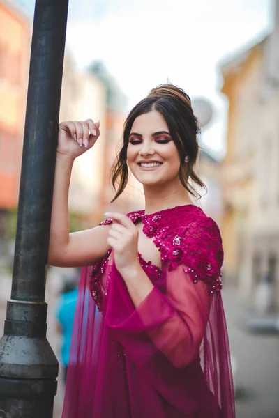 Vertical Shot White Caucasian Woman Posing Blurred Background — Stock Fotó