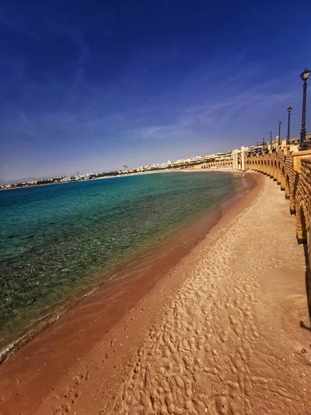 Una Hermosa Vista Una Playa Arena Con Infraestructura Hurgada Egipto — Foto de Stock