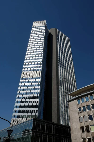 Vertical Shot Skyscraper Clear Blue Sky Frankfurt — Stock Photo, Image