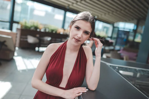 Beautiful Sexy Caucasian Woman Red Backless Gown Posing Cafe — 스톡 사진