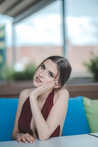 Een Oppervlakkige Focus Shot Van Een Schattige Brunette Vrouw Een — Stockfoto