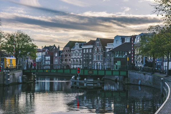 Amsterdam Paesi Bassi Mar 2019 Pittoresca Cittadina Con Graziose Case — Foto Stock