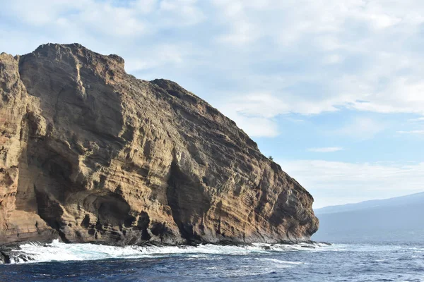Molokini Crater Rock Pacific Ocean Montagna Sullo Sfondo Isola Hawaiana — Foto Stock