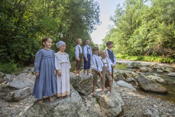 Domzale Slovenia Haziran 2019 Fakir Eski Elbiseli Çocuklar Güneşli Bir — Stok fotoğraf