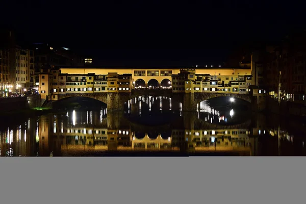 Firenze Italia Febbraio 2016 Ponte Vecchio Firenze Attraversando Fiume Arno — Foto Stock