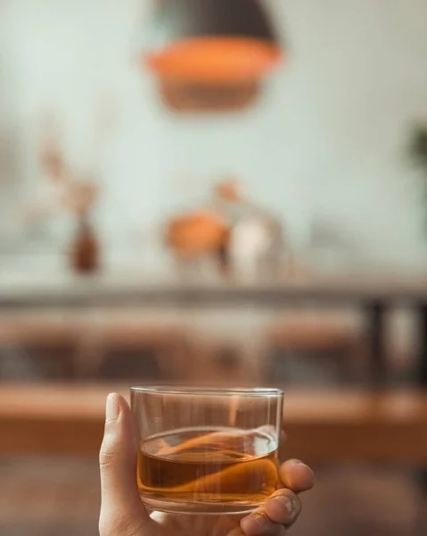 Vertical Shot Hand Holding Glass Whiskey Blurred Background — Stock Photo, Image