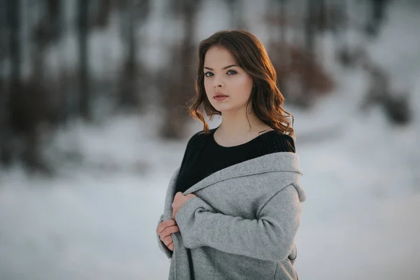 Shallow Focus Shot Cute Brunette Woman Posing Wearing Gray Winter — Stock Photo, Image