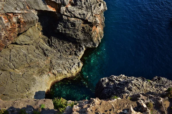 Slutet Formad Kustdal Längs Kustklipporna Vid Maltas Kust — Stockfoto