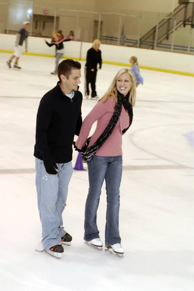 Charles Estados Unidos Sep 2007 Una Pareja Joven Una Cita — Foto de Stock