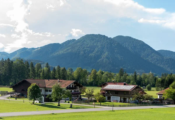 Landscape Buildings Surrounded Hills Covered Greenery Ruhpolding Germany — Stock Photo, Image