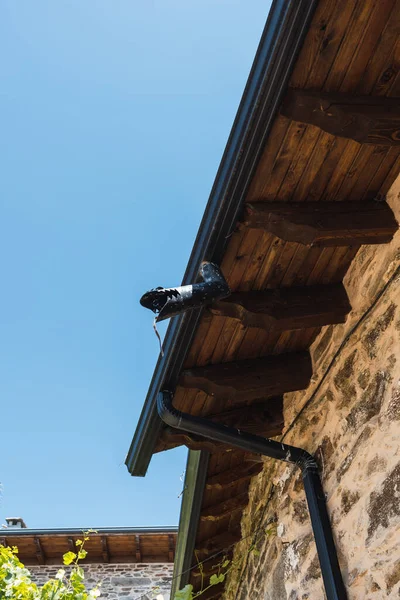 Eine Flache Aufnahme Eines Betondachs Unter Hellem Himmel — Stockfoto