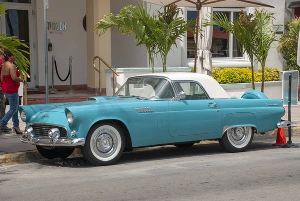 Miami Egyesült Államok Március 2011 Turquoise American Classic Car 1960 — Stock Fotó