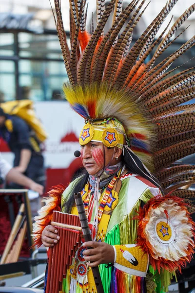 Praga República Checa Oct 2014 Músico Vestido Indio Sudamericano Tradicional — Foto de Stock