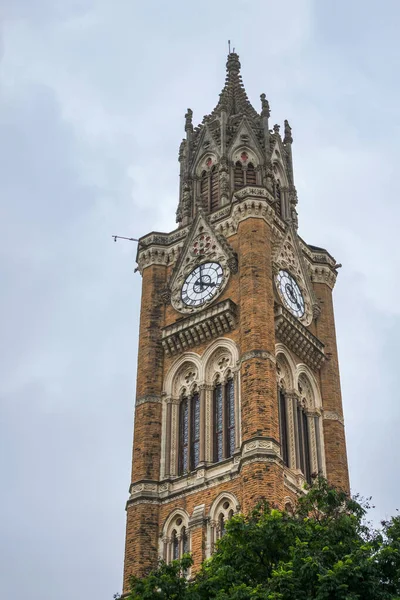 印度孟买Rajabai钟楼的垂直截图 — 图库照片