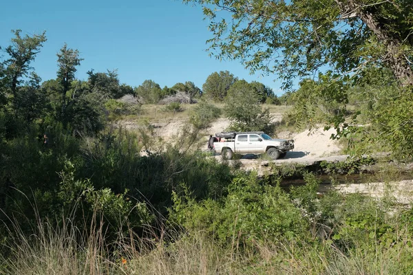 Carro Road Cercado Por Árvores Sol Texas Eua — Fotografia de Stock