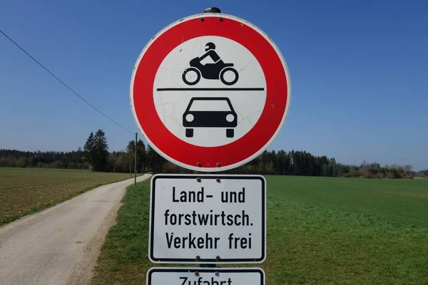 Een Rond Verkeersbord Gemotoriseerde Voertuigen Zijn Verboden Met Uitzondering Van — Stockfoto