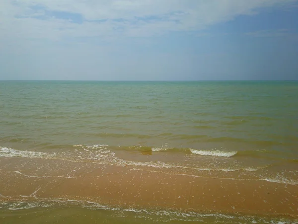 Welliges Meerwasser Mit Dem Grenzenlosen Horizont Hintergrund Unter Blauem Himmel — Stockfoto