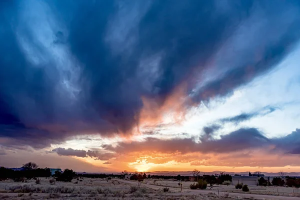 Fantastisk Solnedgång Över Ett Fält Santa New Mexico — Stockfoto