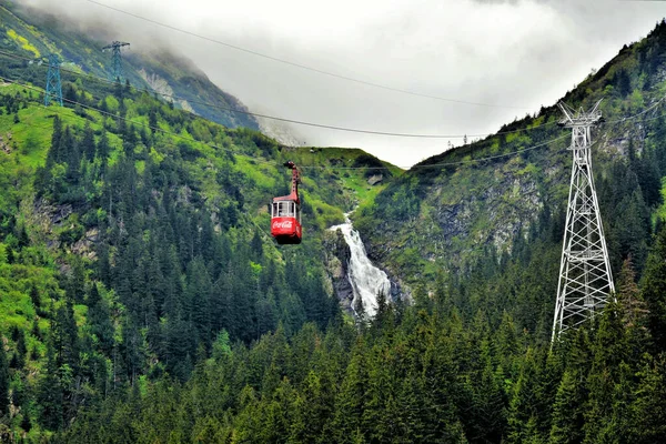 Transfagarasa Roménia Junho 2016 Paisagem Com Cachoeira Balea Teleférico Transfagarasan — Fotografia de Stock