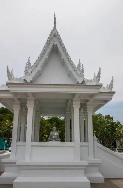 Belo Templo Tailandês Wat Khao Din Templo Branco Localizado Sudeste — Fotografia de Stock