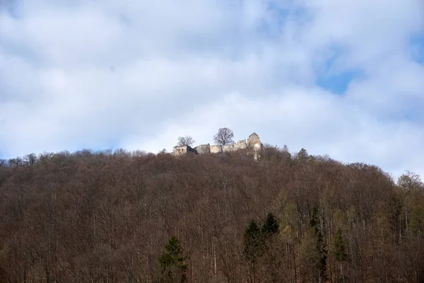Castillo Ruinas Hohenurach Cima Una Montaña Boscosa Bad Urach Alemania —  Fotos de Stock