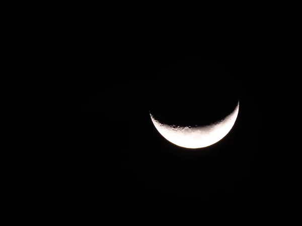 Beau Cliché Demi Lune Dans Espace Sombre — Photo