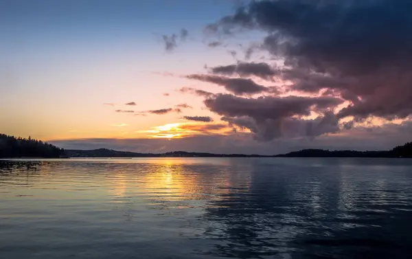 Ein Faszinierender Blick Auf Eine Wunderschöne Meereslandschaft Bei Sonnenuntergang Schweden — Stockfoto