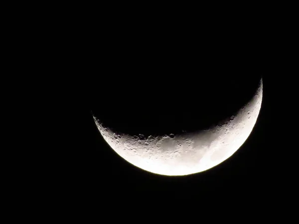 Beau Cliché Demi Lune Dans Espace Sombre — Photo