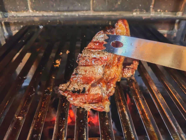 Tiro Foco Seletivo Carne Grelhar Suculenta — Fotografia de Stock