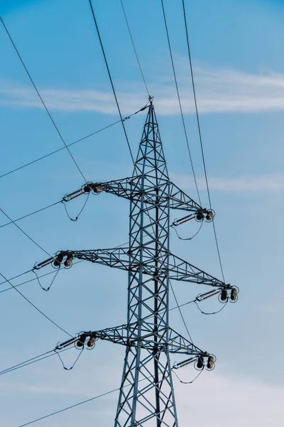 Yalıtımlı Elektrik Kablolarının Düşük Açılı Çekimi — Stok fotoğraf